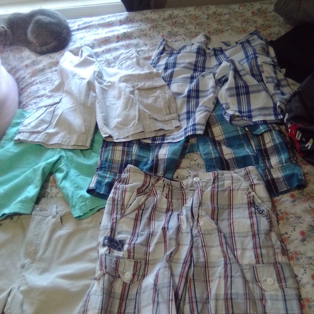 Men casual cargo and plaid shorts 34x34 different colors and good conditions